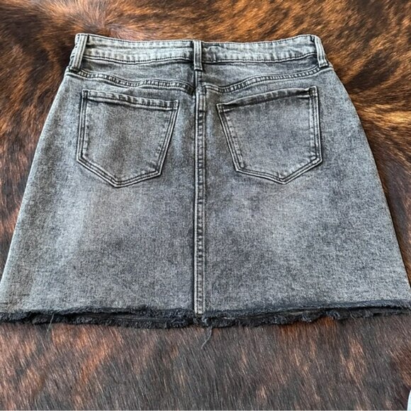 Old Navy Stonewashed Black Mini Skirt! Size 4 , Career, Casual , Office, Classic - Picture 2 of 5